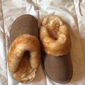 Cloud Nine sheepskin moccasins size med